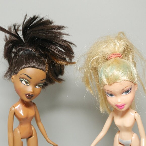 Pair 2X Bratz Dolls Sasha Chloe No Clothes - Picture 2 of 5